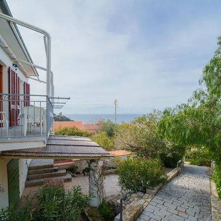 Casa Fiorella A -goelba Pomonte (Livorno)