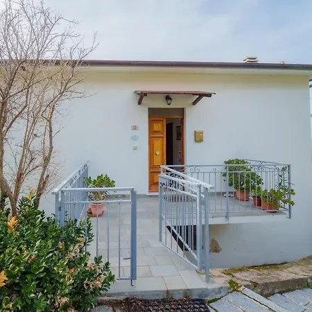 Casa Fiorella A -goelba Apartmán *